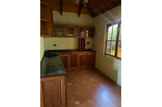 En Venta Hermosa casa con 4D, 3B y E, en pasaje El Espino, Lampa