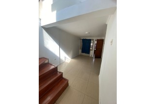 En Venta Casa de 2 Pisos + Depto. Interior 4D, 2B y 2E, en La FLorida