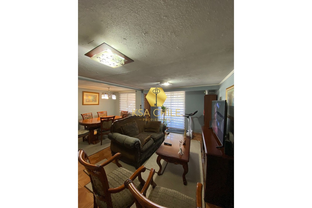 En Venta casa amoblada de 2 pisos, 5D, 2B y 3E, en Maipú.