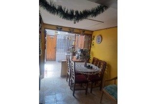 En Venta casa de 2 pisos, con 2D, 1B y E, en calle María Elena, La Florida