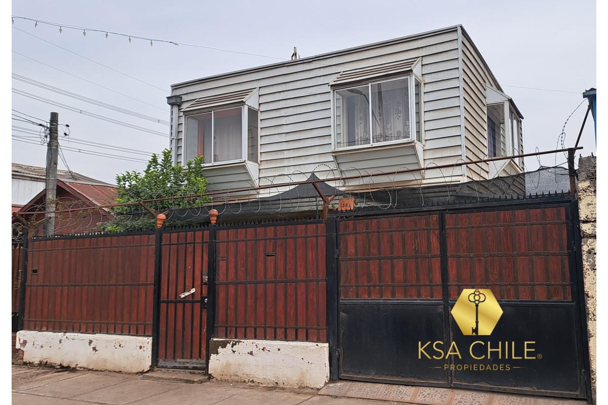 VENDE CASA 2 PISOS, 4D, 2B y E, RÍO SANTO 1564, CERRO NAVIA