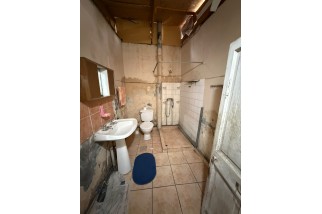 Amplia propiedad, 1 piso 212 m2, valor UF 2500