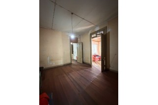 Amplia propiedad, 1 piso 212 m2, valor UF 2500