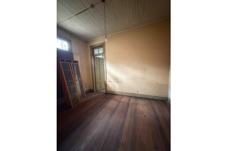 Amplia propiedad, 1 piso 212 m2, valor UF 2500