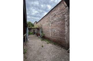 Amplia propiedad, 1 piso 212 m2, valor UF 2500