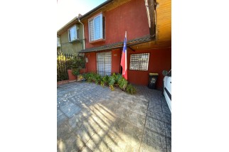 En venta casa amoblada de 2 pisos, 5D, 2B y 3E, en Maipú.