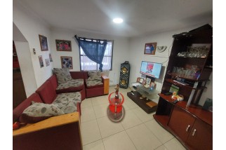 Se Vende Casa de 2 Pisos + Depto. Interior 2743 Uf 4D, 2B y 2 E, en  La FLorida