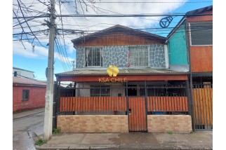 Se Vende Casa de 2 Pisos + Depto. Interior 2743 Uf 4D, 2B y 2 E, en  La FLorida