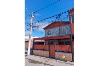Se Vende Casa de 2 Pisos + Depto. Interior 2743 Uf 4D, 2B y 2 E, en  La FLorida