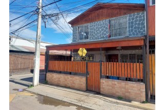 Se Vende Casa de 2 Pisos + Depto. Interior 2743 Uf 4D, 2B y 2 E, en  La FLorida