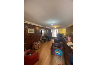 En venta cAmplia Propiedad De 3 Pisos, Ideal Para Familia 5D, 6B y E